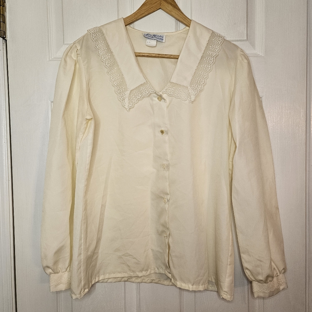 Lacey Flowy Romantic Blouse Size 14